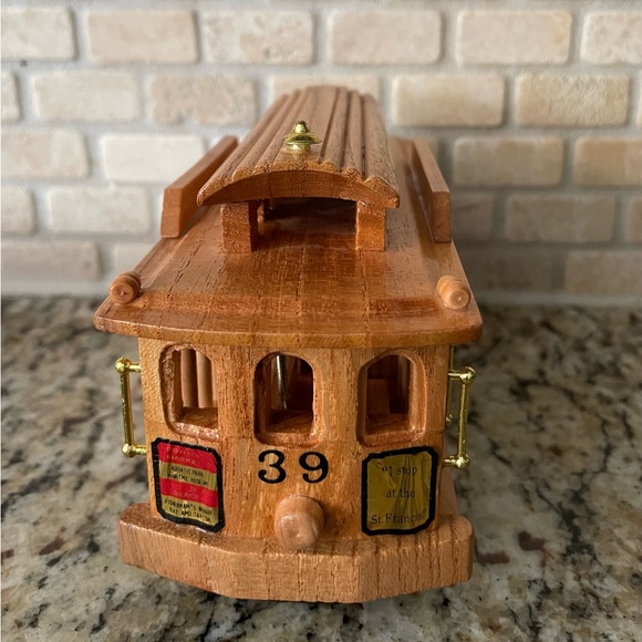 Powell & Hyde Wooden Cable Car Music Box - Picture 3 of 10